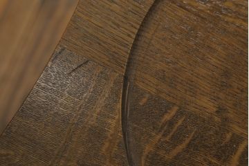 中古　美品　横浜クラシック家具　ノックオンウッド(knockonwood)　Hand Made　コロニアルシリーズ　背板のデザインが目を惹くチェア2脚セット(ダイニングチェア、板座チェア)(定価2脚で約10万円)(R-065950)