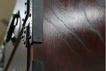 中古　岩谷堂箪笥　桜木家具店作　黒々とした金具が重厚な雰囲気を高めるチェスト(引き出し、衣装箪笥、整理箪笥、和タンス)(R-065951)