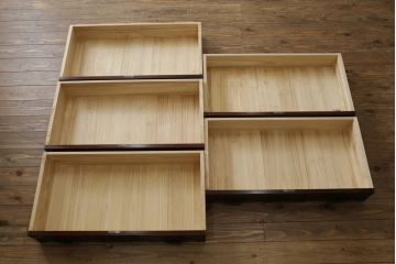 中古　岩谷堂箪笥　桜木家具店作　黒々とした金具が重厚な雰囲気を高めるチェスト(引き出し、衣装箪笥、整理箪笥、和タンス)(R-065951)