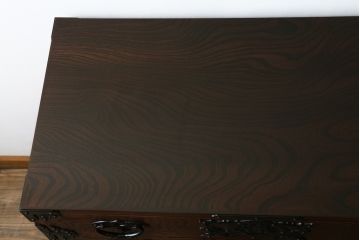 中古　岩谷堂箪笥　桜木家具店作　黒々とした金具が重厚な雰囲気を高めるチェスト(引き出し、衣装箪笥、整理箪笥、和タンス)(R-065951)