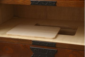 中古　美品　国産　職人手造り　重厚な雰囲気漂う民芸箪笥(サイドチェスト、引き出し、収納箪笥、整理箪笥、和タンス)(R-065952)