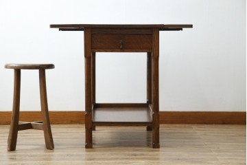 イギリスアンティーク　オーク材　両面引き出し付きのバタフライサイドテーブル　(R-065953)