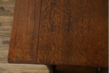 イギリスアンティーク　オーク材　両面引き出し付きのバタフライサイドテーブル　(R-065953)