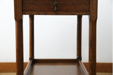 イギリスアンティーク　オーク材　両面引き出し付きのバタフライサイドテーブル　(R-065953)