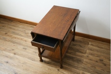 イギリスアンティーク　オーク材　両面引き出し付きのバタフライサイドテーブル　(R-065953)