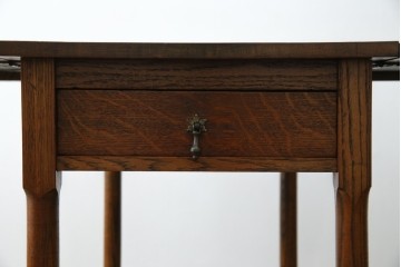 イギリスアンティーク　オーク材　両面引き出し付きのバタフライサイドテーブル　(R-065953)