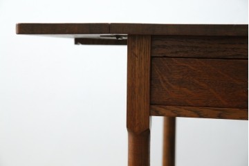 イギリスアンティーク　オーク材　両面引き出し付きのバタフライサイドテーブル　(R-065953)