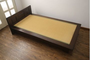 中古　北海道民芸家具　希少な絶版品!　シックなフレームと畳のコンビが和モダンな雰囲気を高める畳ベッド(セミダブル、たたみ)(R-065954)