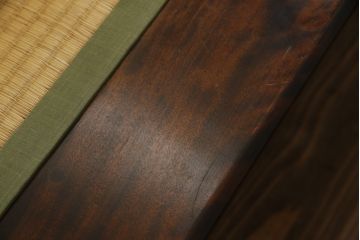 中古　北海道民芸家具　希少な絶版品!　シックなフレームと畳のコンビが和モダンな雰囲気を高める畳ベッド(セミダブル、たたみ)(R-065954)