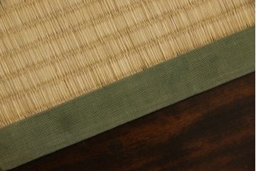 中古　北海道民芸家具　希少な絶版品!　シックなフレームと畳のコンビが和モダンな雰囲気を高める畳ベッド(セミダブル、たたみ)(R-065954)