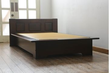 中古　北海道民芸家具　希少な絶版品!　シックなフレームと畳のコンビが和モダンな雰囲気を高める畳ベッド(セミダブル、たたみ)(R-065955)
