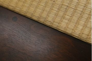 中古　北海道民芸家具　希少な絶版品!　シックなフレームと畳のコンビが和モダンな雰囲気を高める畳ベッド(セミダブル、たたみ)(R-065955)