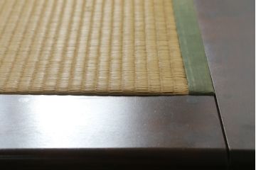 中古　北海道民芸家具　希少な絶版品!　シックなフレームと畳のコンビが和モダンな雰囲気を高める畳ベッド(セミダブル、たたみ)(R-065955)