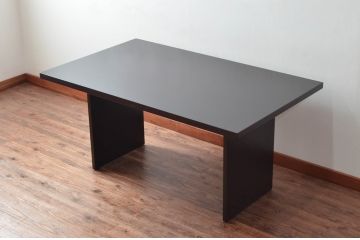 中古　arflex(アルフレックス)　BONTE(ボンテ)　Cini Boeri(チニ・ボエリ)デザイン　シンプルながらスタイリッシュな佇まいが魅力の4人掛けダイニングテーブル(6人掛け、作業台、食卓)(定価約25万円)(R-065956)