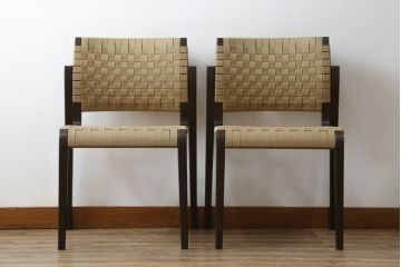 中古　美品　arflex(アルフレックス)　NT SLIM(エヌティー スリム)　スタイリッシュなデザインが魅力のアームレスチェア2脚セット (スタッキングチェア、ダイニングチェア、椅子、イス)(1脚定価約85000円)(R-065957)