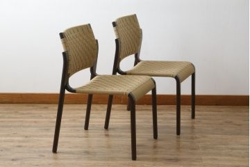 中古　美品　arflex(アルフレックス)　NT SLIM(エヌティー スリム)　スタイリッシュなデザインが魅力のアームレスチェア2脚セット (スタッキングチェア、ダイニングチェア、椅子、イス)(1脚定価約85000円)(R-065957)