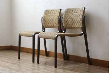 中古　美品　arflex(アルフレックス)　NT SLIM(エヌティー スリム)　スタイリッシュなデザインが魅力のアームレスチェア2脚セット (スタッキングチェア、ダイニングチェア、椅子、イス)(1脚定価約85000円)(R-065957)