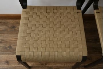 中古　美品　arflex(アルフレックス)　NT SLIM(エヌティー スリム)　スタイリッシュなデザインが魅力のアームレスチェア2脚セット (スタッキングチェア、ダイニングチェア、椅子、イス)(1脚定価約85000円)(R-065957)