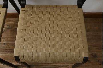 中古　美品　arflex(アルフレックス)　NT SLIM(エヌティー スリム)　スタイリッシュなデザインが魅力のアームレスチェア2脚セット (スタッキングチェア、ダイニングチェア、椅子、イス)(1脚定価約85000円)(R-065957)