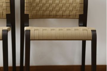 中古　美品　arflex(アルフレックス)　NT SLIM(エヌティー スリム)　スタイリッシュなデザインが魅力のアームレスチェア2脚セット (スタッキングチェア、ダイニングチェア、椅子、イス)(1脚定価約85000円)(R-065957)