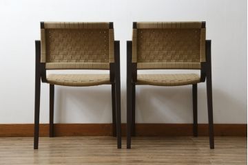中古　美品　arflex(アルフレックス)　NT SLIM(エヌティー スリム)　スタイリッシュなデザインが魅力のアームレスチェア2脚セット (スタッキングチェア、ダイニングチェア、椅子、イス)(1脚定価約85000円)(R-065957)