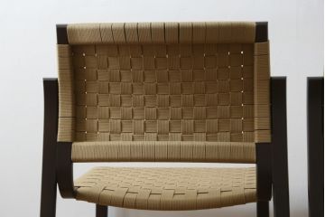 中古　美品　arflex(アルフレックス)　NT SLIM(エヌティー スリム)　スタイリッシュなデザインが魅力のアームレスチェア2脚セット (スタッキングチェア、ダイニングチェア、椅子、イス)(1脚定価約85000円)(R-065957)