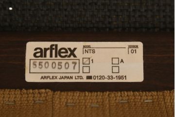 中古　美品　arflex(アルフレックス)　NT SLIM(エヌティー スリム)　スタイリッシュなデザインが魅力のアームレスチェア2脚セット (スタッキングチェア、ダイニングチェア、椅子、イス)(1脚定価約85000円)(R-065957)