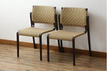 中古　美品　arflex(アルフレックス)　NT SLIM(エヌティー スリム)　スタイリッシュなデザインが魅力のアームレスチェア2脚セット (スタッキングチェア、ダイニングチェア、椅子、イス)(1脚定価約85000円)(R-065958)