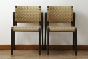 中古　美品　arflex(アルフレックス)　NT SLIM(エヌティー スリム)　スタイリッシュなデザインが魅力のアームレスチェア2脚セット (スタッキングチェア、ダイニングチェア、椅子、イス)(1脚定価約85000円)(R-065958)