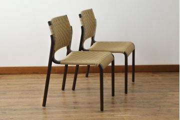 中古　美品　arflex(アルフレックス)　NT SLIM(エヌティー スリム)　スタイリッシュなデザインが魅力のアームレスチェア2脚セット (スタッキングチェア、ダイニングチェア、椅子、イス)(1脚定価約85000円)(R-065958)