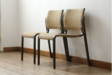 中古　美品　arflex(アルフレックス)　NT SLIM(エヌティー スリム)　スタイリッシュなデザインが魅力のアームレスチェア2脚セット (スタッキングチェア、ダイニングチェア、椅子、イス)(1脚定価約85000円)(R-065958)