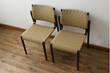 中古　美品　arflex(アルフレックス)　NT SLIM(エヌティー スリム)　スタイリッシュなデザインが魅力のアームレスチェア2脚セット (スタッキングチェア、ダイニングチェア、椅子、イス)(1脚定価約85000円)(R-065958)