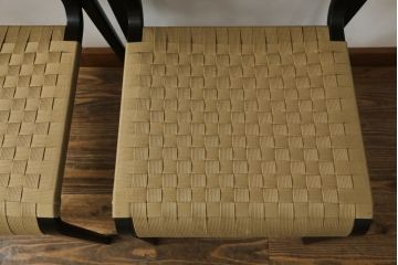 中古　美品　arflex(アルフレックス)　NT SLIM(エヌティー スリム)　スタイリッシュなデザインが魅力のアームレスチェア2脚セット (スタッキングチェア、ダイニングチェア、椅子、イス)(1脚定価約85000円)(R-065958)