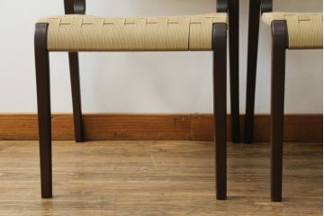 中古　美品　arflex(アルフレックス)　NT SLIM(エヌティー スリム)　スタイリッシュなデザインが魅力のアームレスチェア2脚セット (スタッキングチェア、ダイニングチェア、椅子、イス)(1脚定価約85000円)(R-065958)