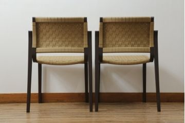 中古　美品　arflex(アルフレックス)　NT SLIM(エヌティー スリム)　スタイリッシュなデザインが魅力のアームレスチェア2脚セット (スタッキングチェア、ダイニングチェア、椅子、イス)(1脚定価約85000円)(R-065958)
