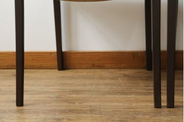 中古　美品　arflex(アルフレックス)　NT SLIM(エヌティー スリム)　スタイリッシュなデザインが魅力のアームレスチェア2脚セット (スタッキングチェア、ダイニングチェア、椅子、イス)(1脚定価約85000円)(R-065958)
