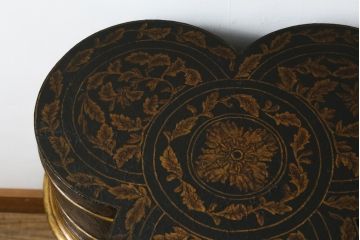 中古　MAITLAND-SMITH(メートランドスミス)　ユニークなデザインが魅力!ディスプレイとしてもおすすめのサイドテーブル(ナイトテーブル、花台、飾り台)(R-065960)