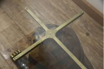 中古　MAITLAND SMITH(メートランドスミス)　職人による象嵌技術が詰まった芸術品のようなスフィンクスカクテルテーブル(ローテーブル、センターテーブル、ガラス天板テーブル)(定価約137万円)(R-065961)