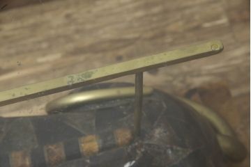 中古　MAITLAND SMITH(メートランドスミス)　職人による象嵌技術が詰まった芸術品のようなスフィンクスカクテルテーブル(ローテーブル、センターテーブル、ガラス天板テーブル)(定価約137万円)(R-065961)