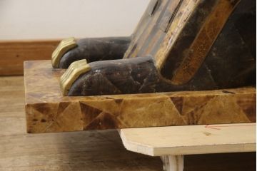 中古　MAITLAND SMITH(メートランドスミス)　職人による象嵌技術が詰まった芸術品のようなスフィンクスカクテルテーブル(ローテーブル、センターテーブル、ガラス天板テーブル)(定価約137万円)(R-065961)