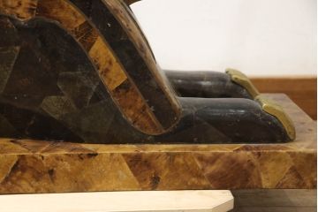 中古　MAITLAND SMITH(メートランドスミス)　職人による象嵌技術が詰まった芸術品のようなスフィンクスカクテルテーブル(ローテーブル、センターテーブル、ガラス天板テーブル)(定価約137万円)(R-065961)