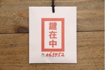 イギリスアンティーク　マホガニー材　クロウ&ボールの脚が風格を感じさせるハーフムーンキャビネット(ガラスケース、ショーケース、飾り棚、戸棚、収納棚、コンソールテーブル、半円)(R-065962)