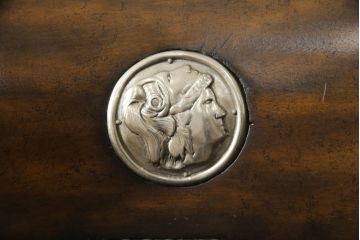 中古　MAITLAND SMITH(メートランドスミス)　ライオンヘッドのモチーフがクラシカルな雰囲気を高めるアームチェア(サロンチェア、ダイニングチェア、ワークチェア)(R-065963)
