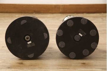 中古　海外製　高級品　西村貿易取り扱い　細やかな装飾が魅力の燭台2台セット(キャンドルスタンド、ろうそく立て、一対)(R-065966)