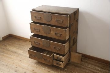 和製アンティーク　上手物!!　大きな丸金具と角手金具が目を引く総桐衣装箪笥(総桐箪笥、総桐たんす、収納タンス、引き出し、重ね箪笥、時代箪笥)(R-065974)