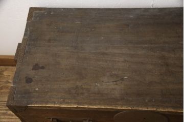 和製アンティーク　上手物!!　大きな丸金具と角手金具が目を引く総桐衣装箪笥(総桐箪笥、総桐たんす、収納タンス、引き出し、重ね箪笥、時代箪笥)(R-065974)