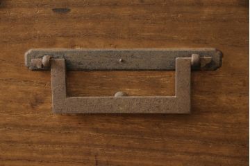 和製アンティーク　上手物!!　大きな丸金具と角手金具が目を引く総桐衣装箪笥(総桐箪笥、総桐たんす、収納タンス、引き出し、重ね箪笥、時代箪笥)(R-065974)