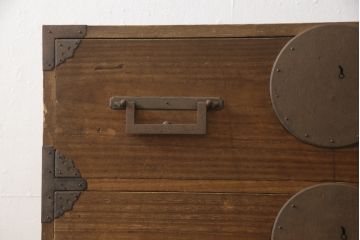 和製アンティーク　上手物!!　大きな丸金具と角手金具が目を引く総桐箪笥ローボード(総桐たんす、引き出し、収納箪笥、時代箪笥、テレビ台、テレビボード)(R-065975)