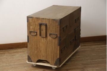 和製アンティーク　上手物!!　大きな丸金具と角手金具が目を引く総桐箪笥ローボード(総桐たんす、引き出し、収納箪笥、時代箪笥、テレビ台、テレビボード)(R-065976)