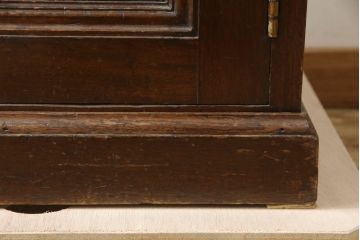 イギリスアンティーク　Lloyd's Antiques(ロイズ・アンティークス)　マホガニー材　クラシカルな雰囲気溢れる大振りなサイドキャビネット(サイドテーブル、収納棚、戸棚、引き出し、電話台、英国)(R-065977)　